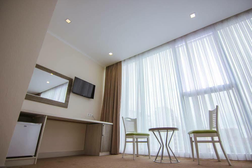 Hotel Green Glass Batumi Exterior foto